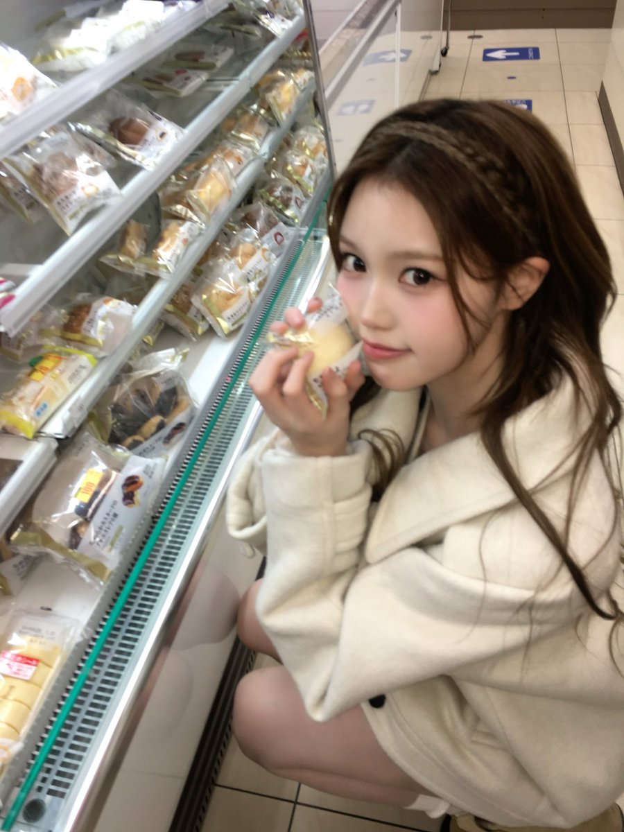 izna_offcl's tweet image. [izME📮]

최애 크림빵 발견하는 과정🧁

#izna #이즈나
#JEONGSAEBI #정세비