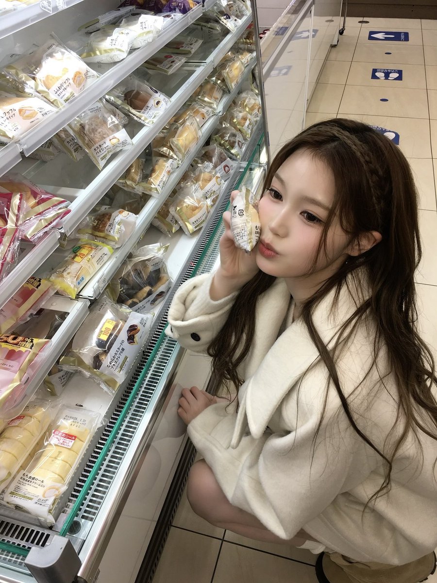 izna_offcl's tweet image. [izME📮]

최애 크림빵 발견하는 과정🧁

#izna #이즈나
#JEONGSAEBI #정세비