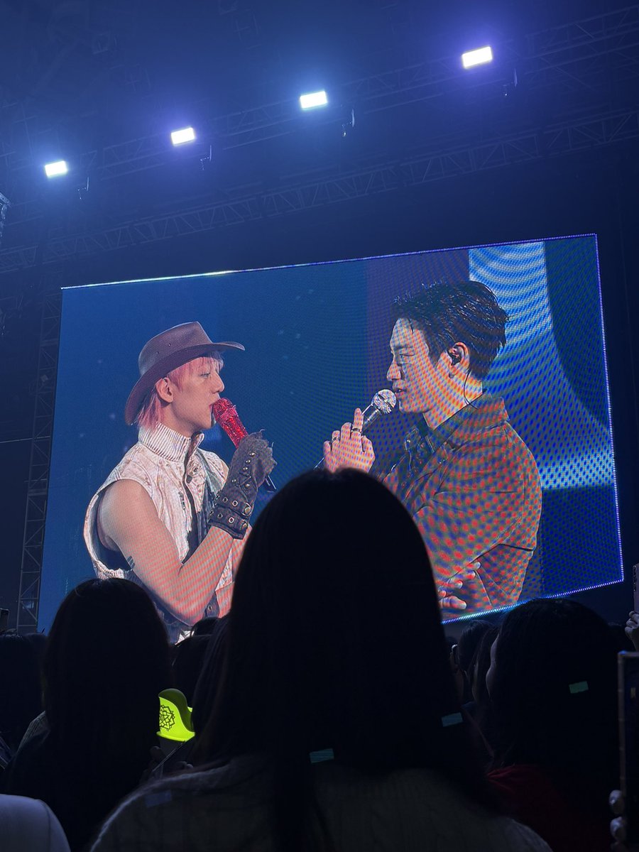 あーそうか…
去年の今日はnestfest初日やったんや✨

今頃雪で遅延した飛行機✈️の中やったなぁー。

安全速度の範囲内で急いで仁川空港に向かいます
というはじめて聞くpeach機長さんのアナウンス📢
雪降る中を走って開演ギリギリに滑り込み

そんな思い出ももう一年経ったのね🐣
#NESTFEST #GOT7