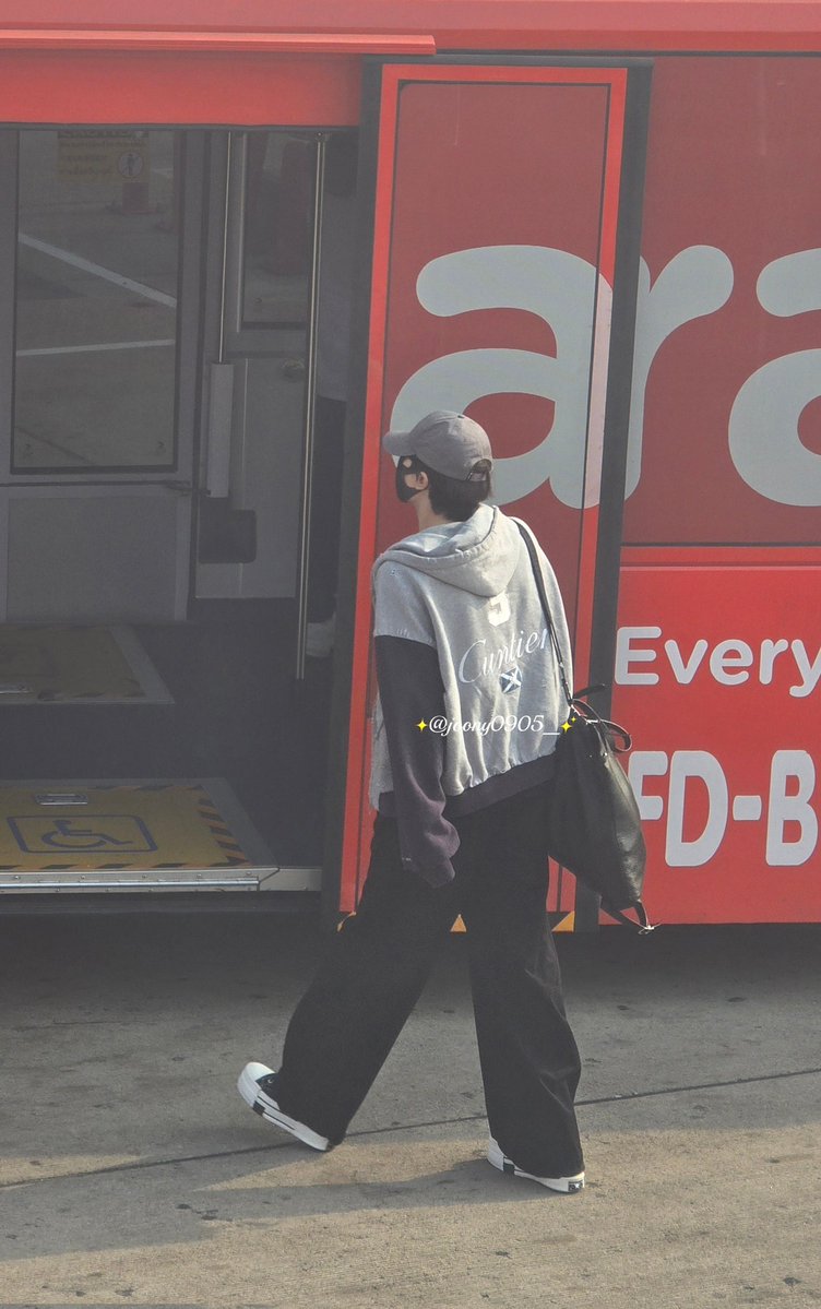 มาเติมน้องแพทกันคับบ เจอน้องแพทที่สนบ.ร้อยเอ็ดเมื่อเช้า เดินทางไฟล์ท​เดียวกัน ลูกหล่อมาก ส่วนอิแม่คนนี้ก็เกร็งมากเช่นกัน แต้มบุญปีใหม่😭

ปล.พ่ายพ่ายตัวหอมสมคำร่ำลือมาก ขนาดใส่แมสยืนข้างๆยังได้กลิ่น🥹