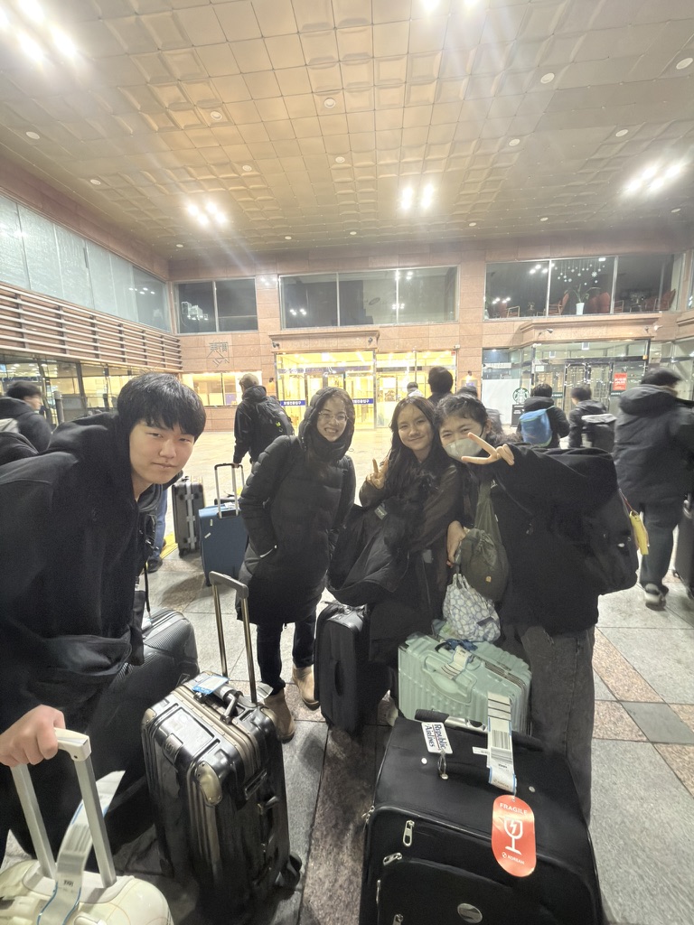 Yukikaze_Tech's tweet photo. 【FIRST Tech Challenge 2026 韓国大会】
1月28日(水) 22:00
やっとホテルに着きました！
部屋を見た後はみんなでコンビニに行き、軽食を買いました！
明日からはロボットの調整を進めます🔧

#ユキカゼテクノロジー
#高校生ロボコン
#FTC
#札幌
#プログラミング https://t.co/4ehA1thgdh
