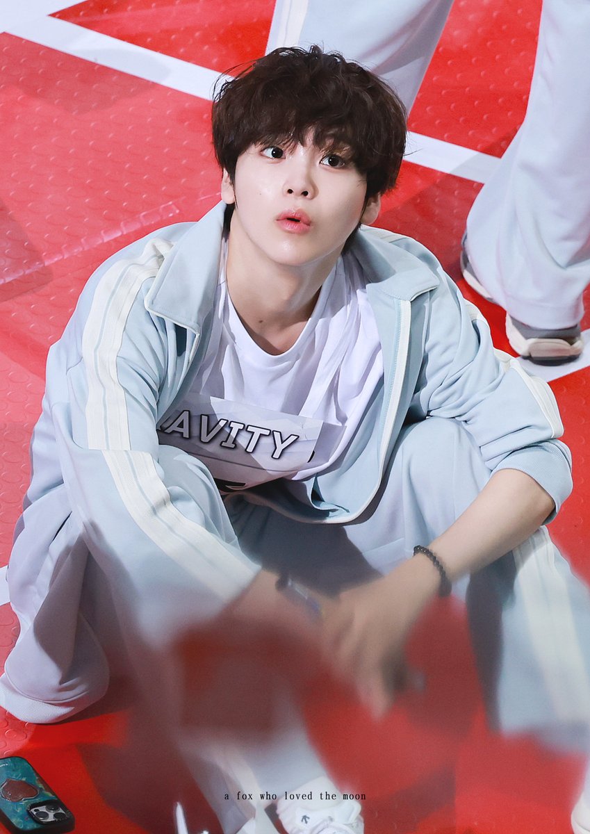 つきつね tweet media