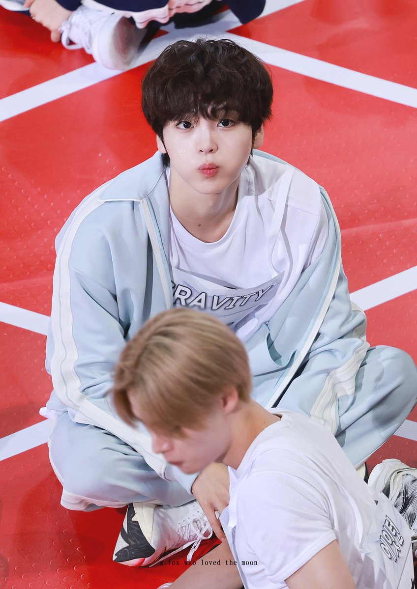 つきつね tweet media