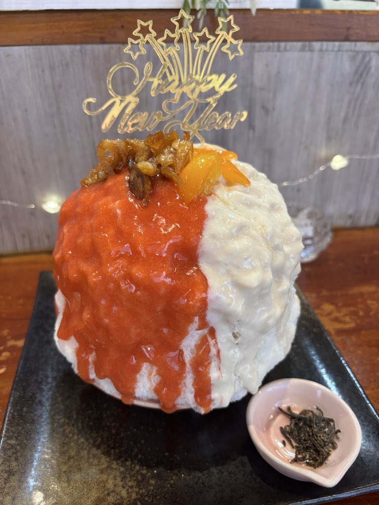 z27BrSw8pW56941's tweet photo. 2026/01/31
parlor ビネフル
#ビネフル #parlor #かき氷 #パンケーキ
#デザート #スイーツ #氷菓 #銀座
#有楽町
緑の衝撃
紅白かき氷
好きなお店の店主がこちらの酒粕が好きと聞いて改めて食べ直したいと思い訪問‼️こちらとは相性があまり良くないのだけど、酒粕🍶がキリッとして好みだった😊 https://t.co/fuMCBgj4gY