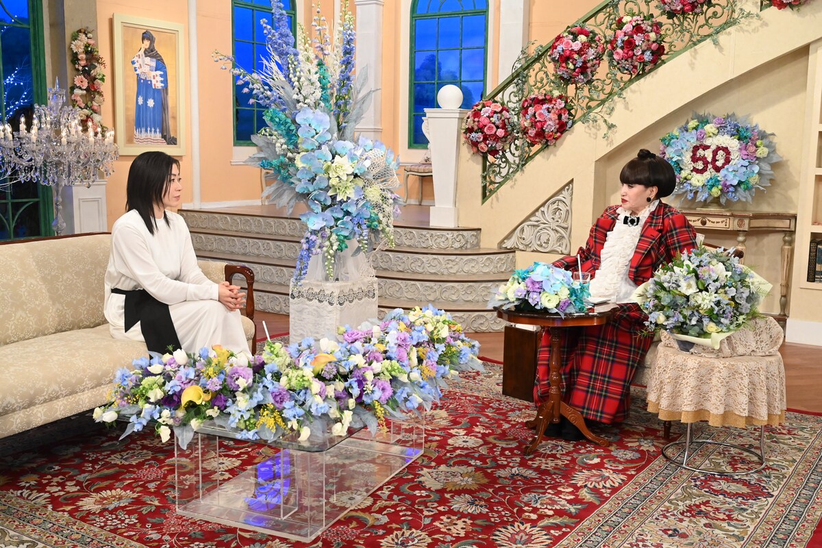 natalie_mu's tweet photo. 宇多田ヒカル「徹子の部屋」初登場
母・藤圭子や最愛の息子への思い明かす
https://t.co/xsJpB4NEUC

無茶振りされて、ものまねも披露

#宇多田ヒカル #徹子の部屋 https://t.co/AzOGfLUCq5
