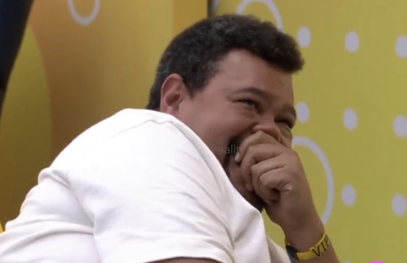 rajazeira's tweet image. samira: eh q vcs tem um embate 
ana: que embate menina 

ela sem saber do grande embate que tem com a maxiane