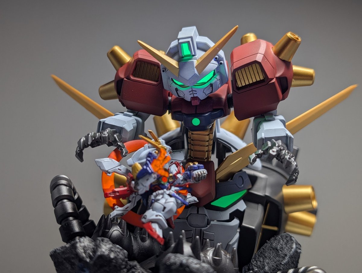 jimmy_version3's tweet image. 『宿命の戦い ver. SD』
完成しました！！！！！

スペリオルディファインのゴッドガンダムと、BB戦士デビルガンダムを組み合わせることで、デビルの巨大さを表現してみました！

#SDガンダム
#機動武闘伝Gガンダム
#スペリオルディファイン