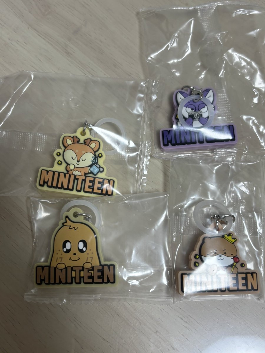 Angel_Coups0214's tweet photo. @maakyoto95 検索より失礼します。ジョシュアとジョンハンの交換は可能でしょうか？ご検討お願いします🙇‍♀️ https://t.co/xfG8eeVSMg