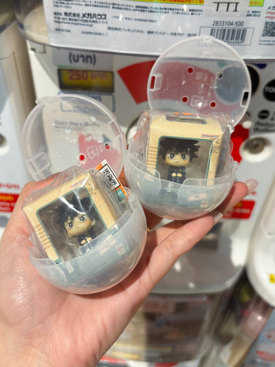 ทุกคนนน ตู้กาชาปองนั่งจ๋องมินิของจจสเข้าไทยแล้ว😭👏🏻👏🏻🇹🇭🇹🇭 พึ่งมาวันนี้เลย หมุนละ 250฿ ฟินมั่ก