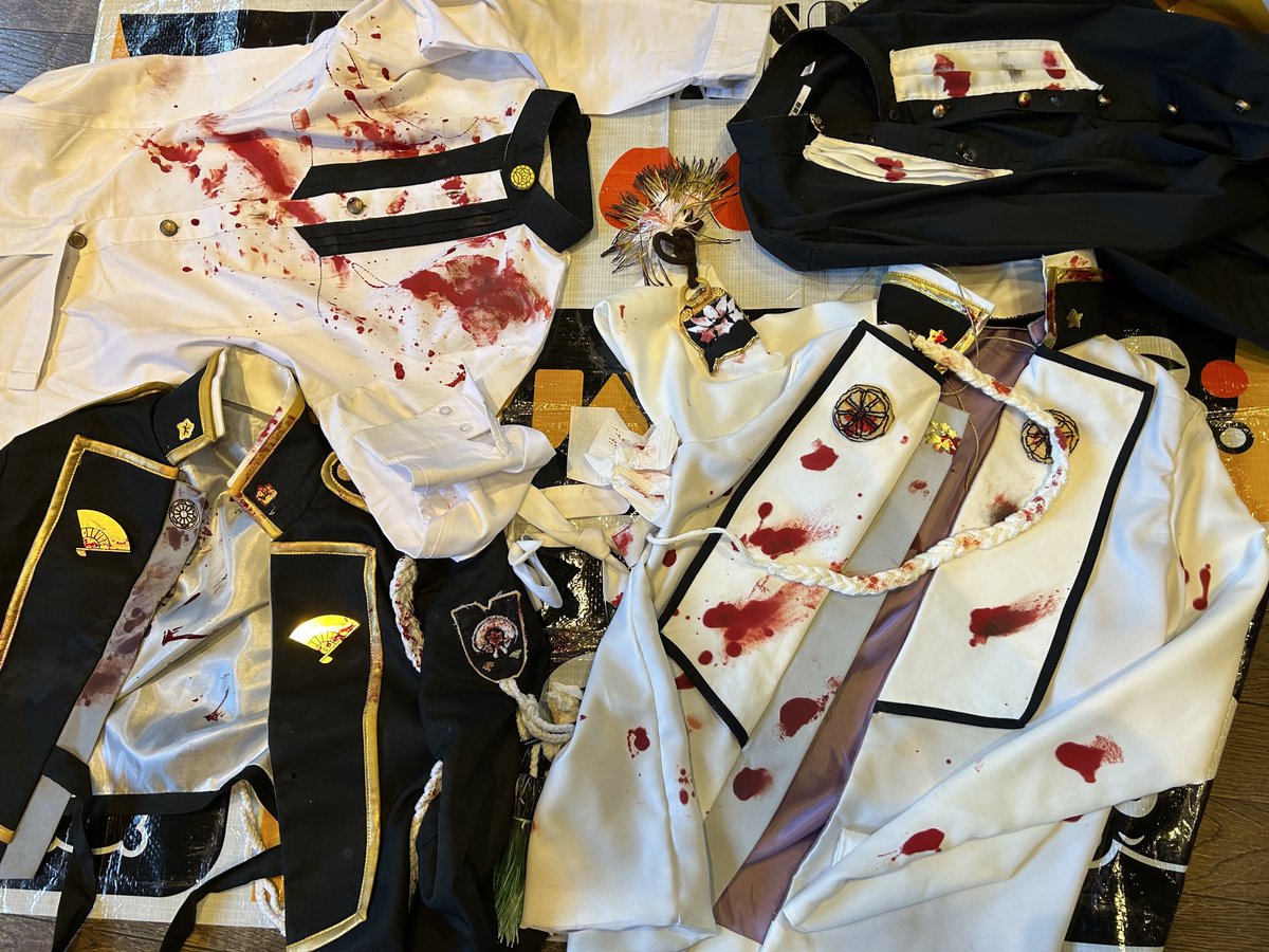 【COS・血糊注意】
戦闘撮影準備中🦁🐍
弟に容赦ないと言われながら汚してます🩸