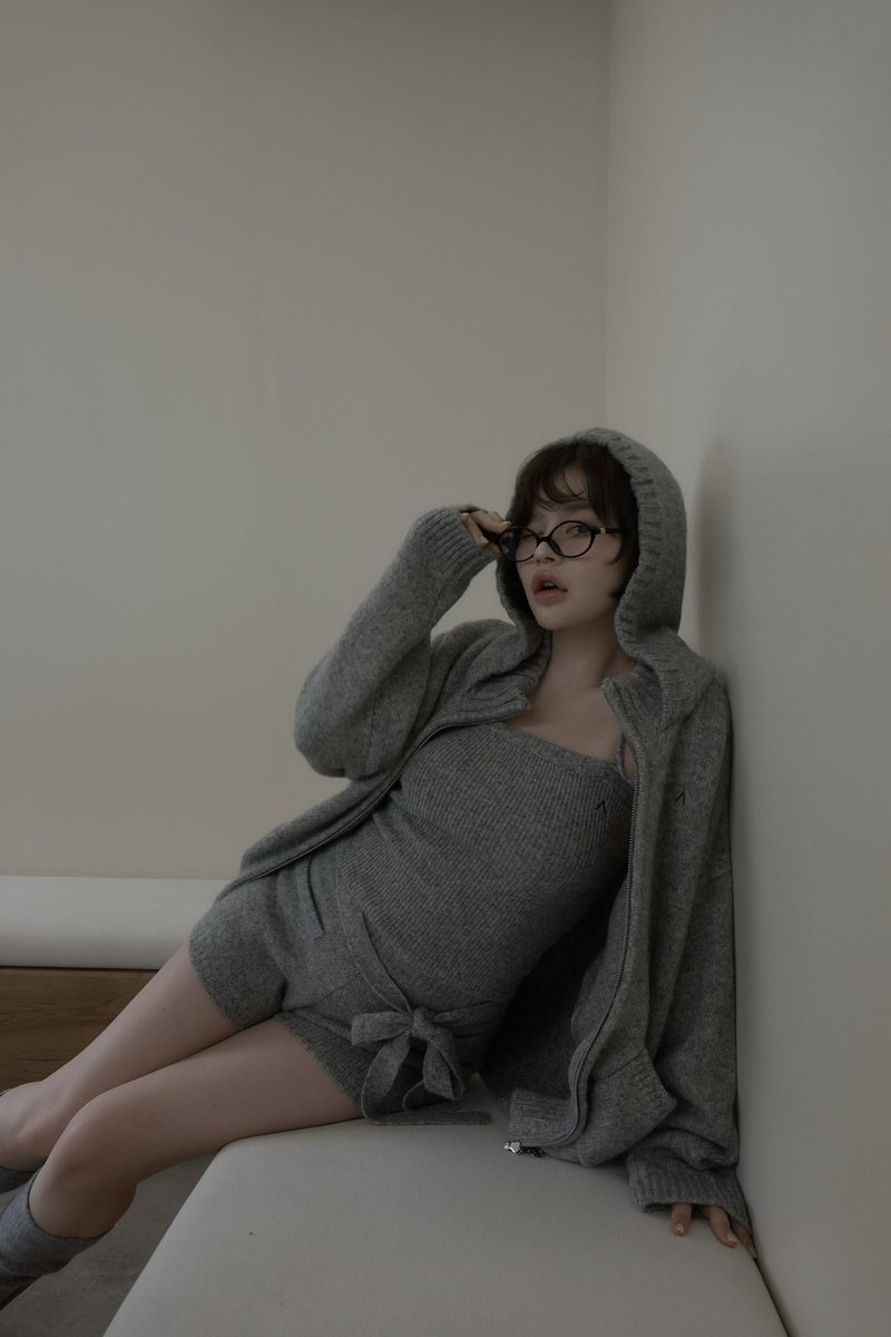 Bruna hood set up color white/gray ¥19,800-tax in ふんわりと肌触り