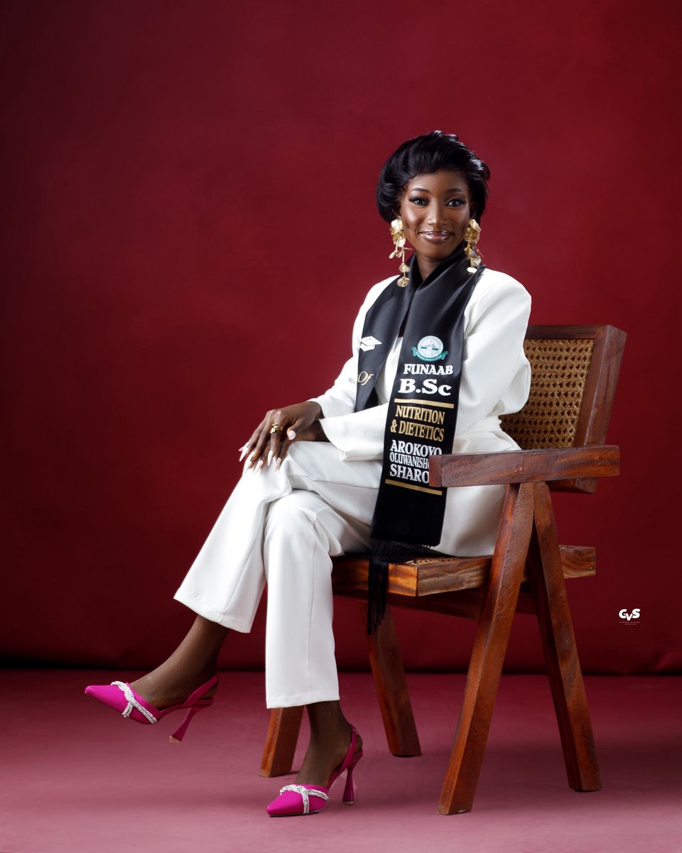 Congratulations to meeeeeeee🥳🥳
It’s been a whole lot of journey for me, but I was still able to finish.
Signed out in may 2025 @ 19 
Graduating in January 2026 @ 20🤧
Didn’t get the first class I wanted, but I’m getting some other time and it’s real soon.