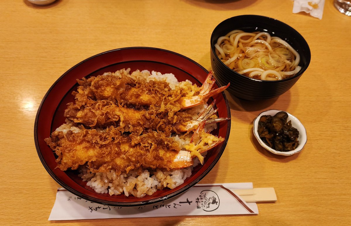 浅草鳥フェス、激混みでした😅
会場6階なのに1階から大行列😱
鳥友さんと天丼ランチしてから行って正解でした
じゃないとエネルギー切れ起こしてた😂