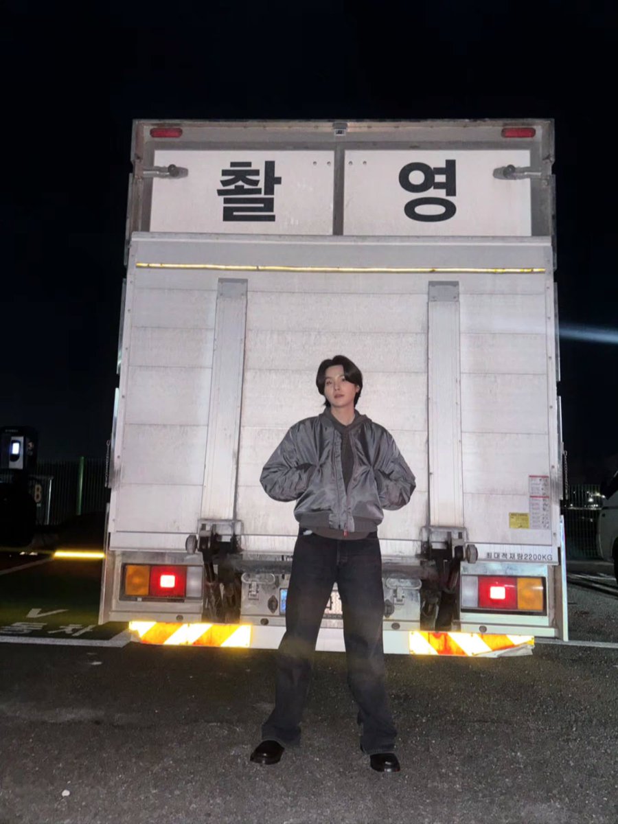 [📸 Instagram Post — #SUGA]

🐱 filming 

(instagram.com/p/DUK1QoKiTX8/…)