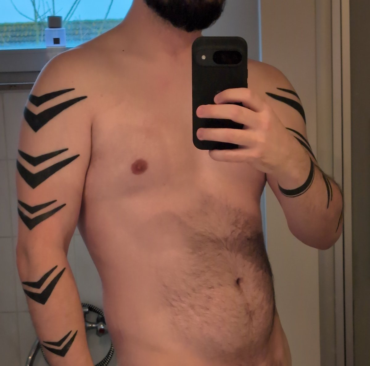 Currently at the lowest weight in 8 years, can't wait to see where this gym journey will take me by June when I've done a year of this ^^