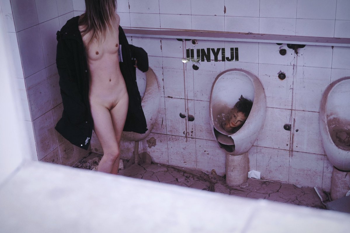 北京体感零下二十度的天模特就这样脱光 太伟大
👩<a href="/hikarika001/">贝拉多娜</a> 
📷<a href="/Leviii2586/">上川纯一</a>

同行<a href="/chunzi__chunse/">春</a>

#北京 #露出 #拍摄 #私房