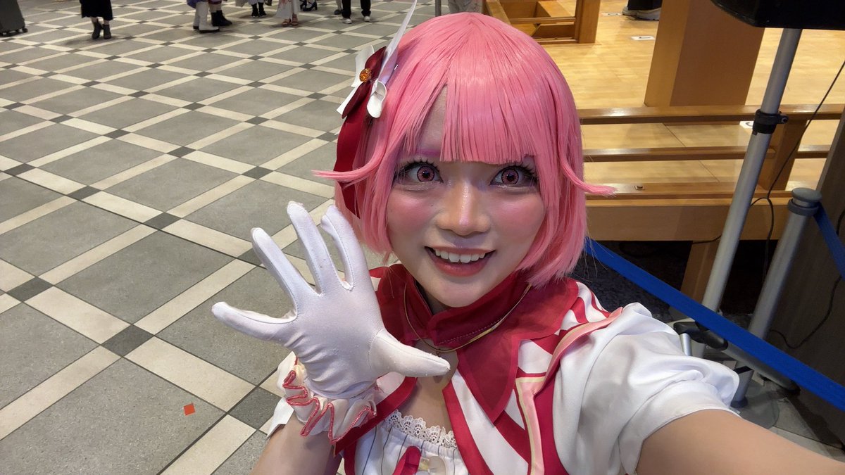 cx_44m's tweet photo. 出てた！！地球と皿と、白いもちもち 鳳えむでした https://t.co/LLxyY5gBoK