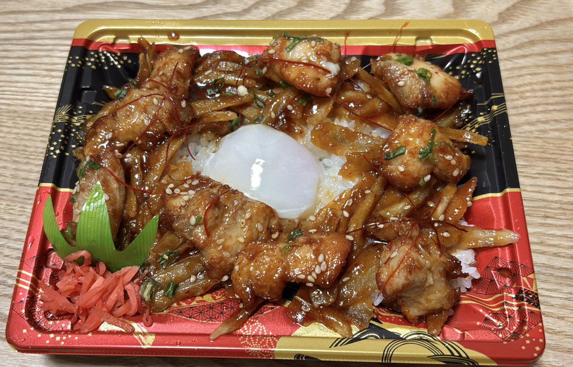 lifecorp_jp's tweet photo. 山口県のソウルフード
『チキンチキンごぼう』って知ってる❓

鶏肉とごぼうを甘辛く炒めご飯の上にのせました💫
ライフ風に温玉ものせて激ウマ‼️

お店で見つけたらぜひ食べてみてっちゃ😋

#スーパーライフ #山口県 https://t.co/4rhUAoSWeR