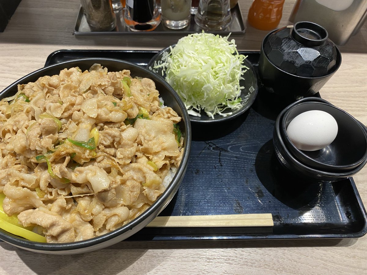 kunren's tweet image. 今日は超鬼肉飯増しにキャベツを追加した