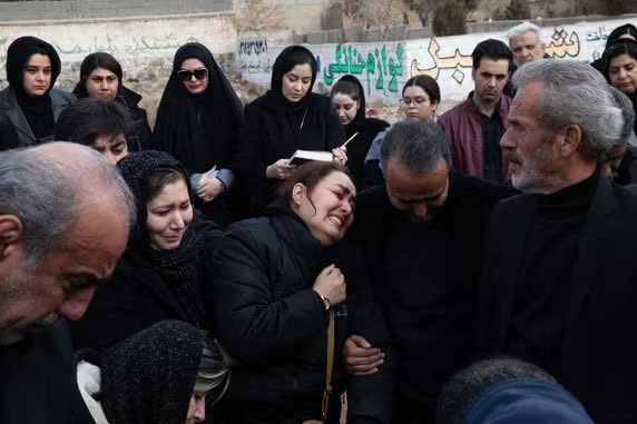 IranReporters's tweet image. As winter tightens its grip across Iran, grieving families are gathering in freezing conditions to bury loved ones massacred during recent anti regime protests.

Cemeteries around the country have become scenes of mourning, with snowfall and subzero temperatures accompanying…