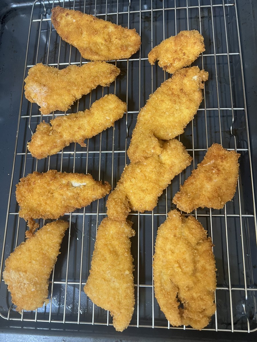 uricovagerev's tweet image. עמיחי שבת שלום 
מצ״ב שניצלים