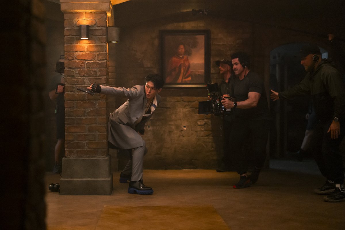 『レッキング・クルー』
プライムビデオで独占配信中 🎬

ジェイソン・モモア × デイヴ・バウティスタ
最凶の兄弟タッグが、
なぜかジャパニーズヤクザから
命を狙われる事態に。

存在感を放つ役どころを演じる
MIYAVI 🎸
登場シーン＆メイキング写真を公開。