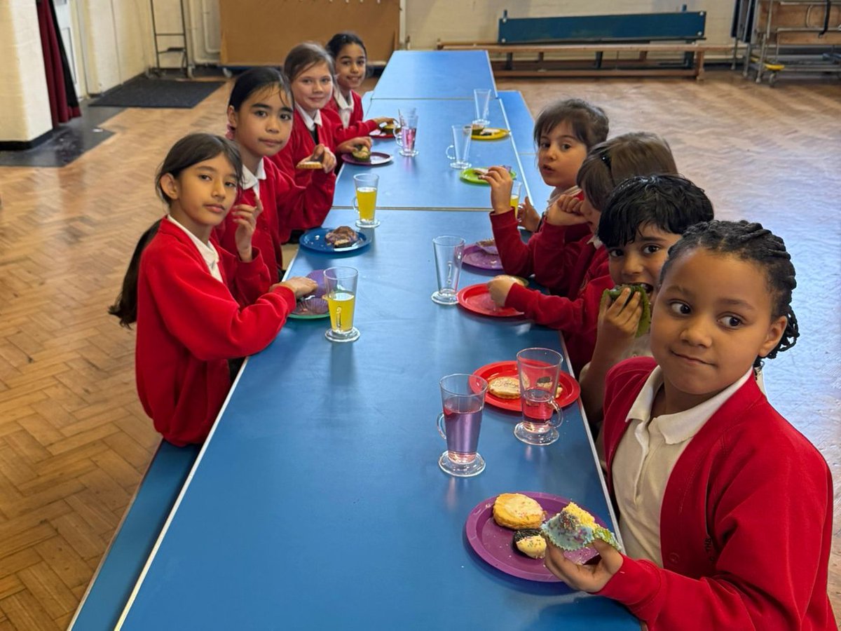EdwardBethamSch's tweet photo. Huge congratulations to everyone invited to Afternoon Tea in recognition of your consistent responsible behaviour and independent learning! ๐๐ Thank you, as always, to the Betham Bakers for the delicious treats.
#welldone #studentsuccess #positiveattitude #responsiblelearners https://t.co/38303EwuRe
