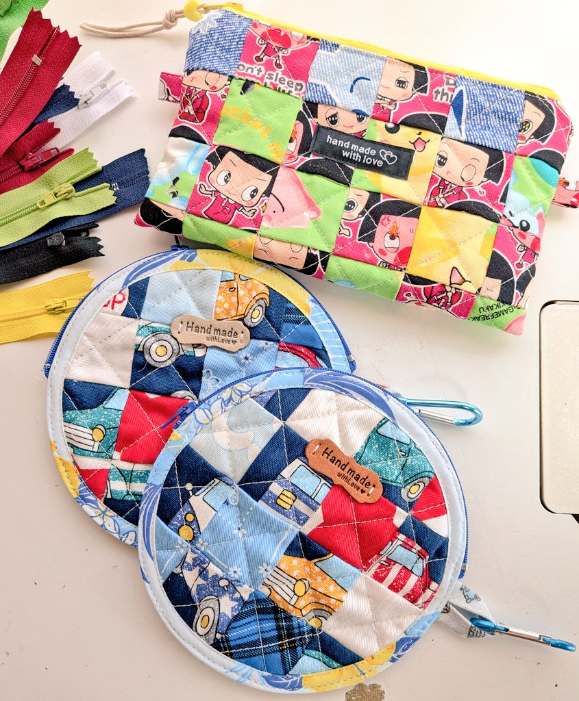 さすがにハギレ感がすごいけど…😂 ペンケース型ポーチと コイン型