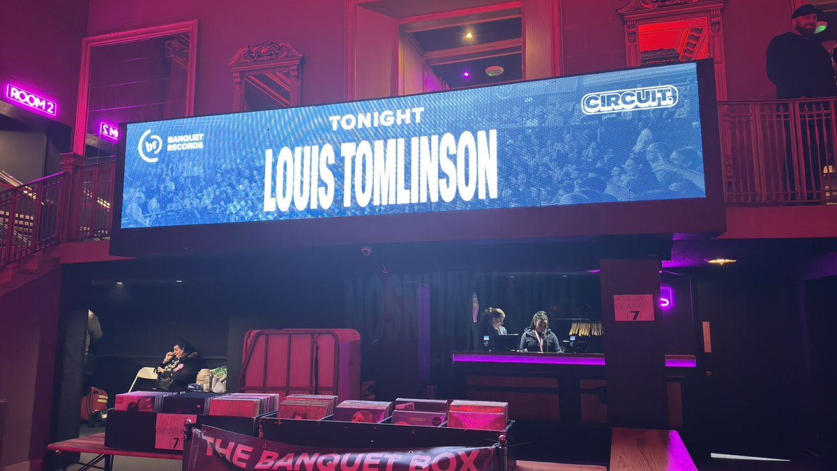 🦋Orsi - here when Louis liked a Larry reel 💙💚 tweet media