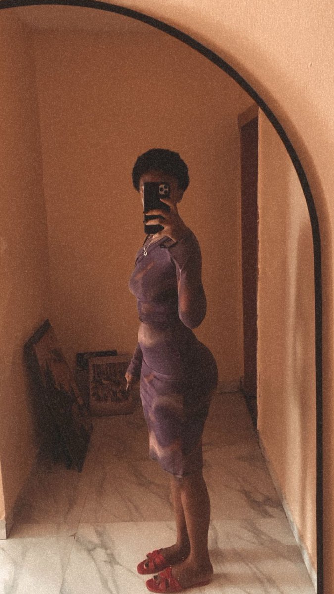 dfwenii's tweet image. I have a love-hate relationship with this my short Afro😂