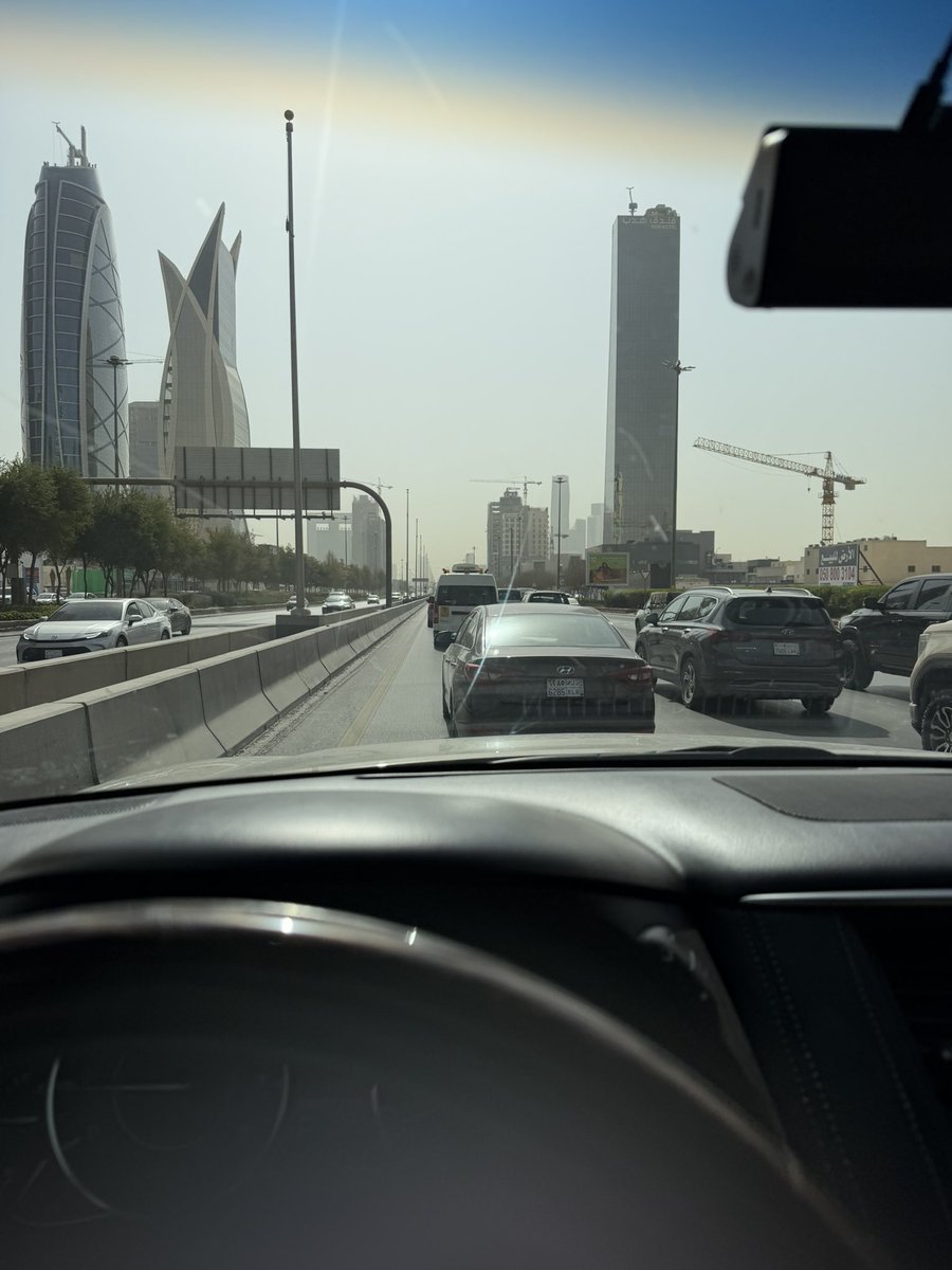 السبت، الساعة ١٠:٣٠ صباحاً
يزداد يقيني يوماً بعد يوم أن الابتعاد عن  المدينة الإسمنتية الخانقة لم يعد ترف ولا خيار استطيع تأجيله لانقاذ ما تبقى من الصحة..