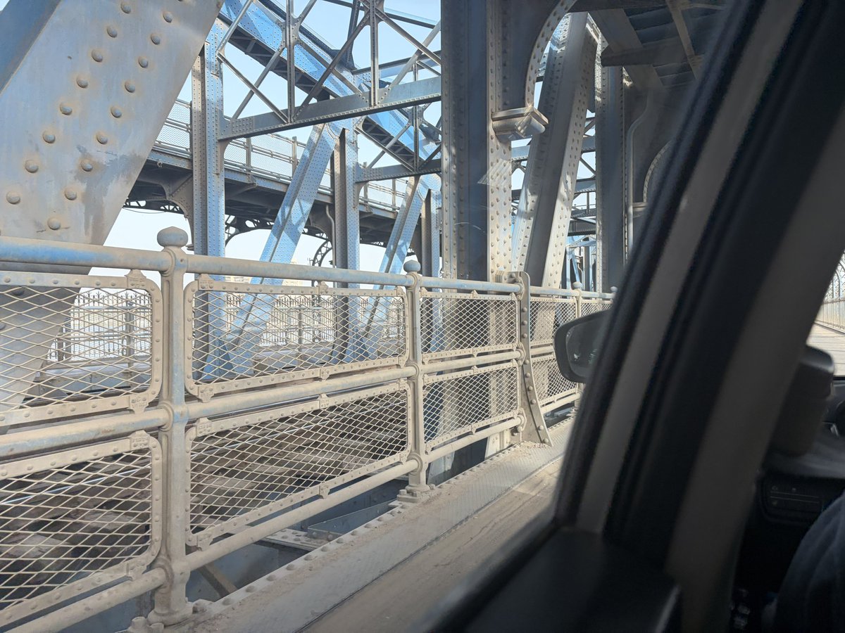 エジプト鉄道の鉄道と車の共用橋