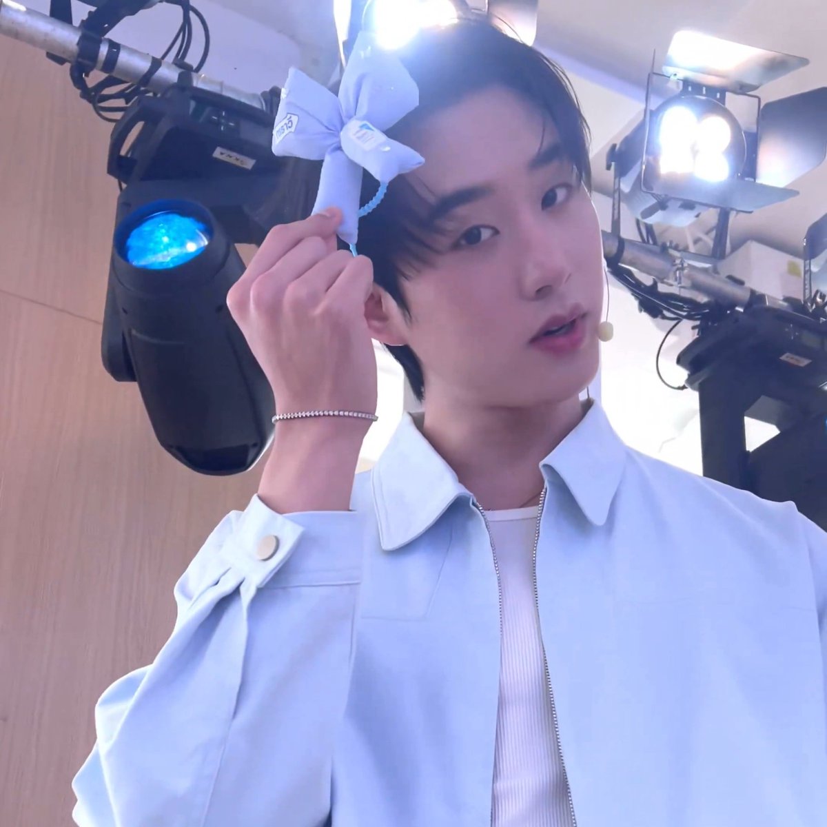 loving_fictions's tweet image. Look at him 🎀😭🤌

PRE VALENTINE X EST 
#CeraVeSAxEST #est_rvp