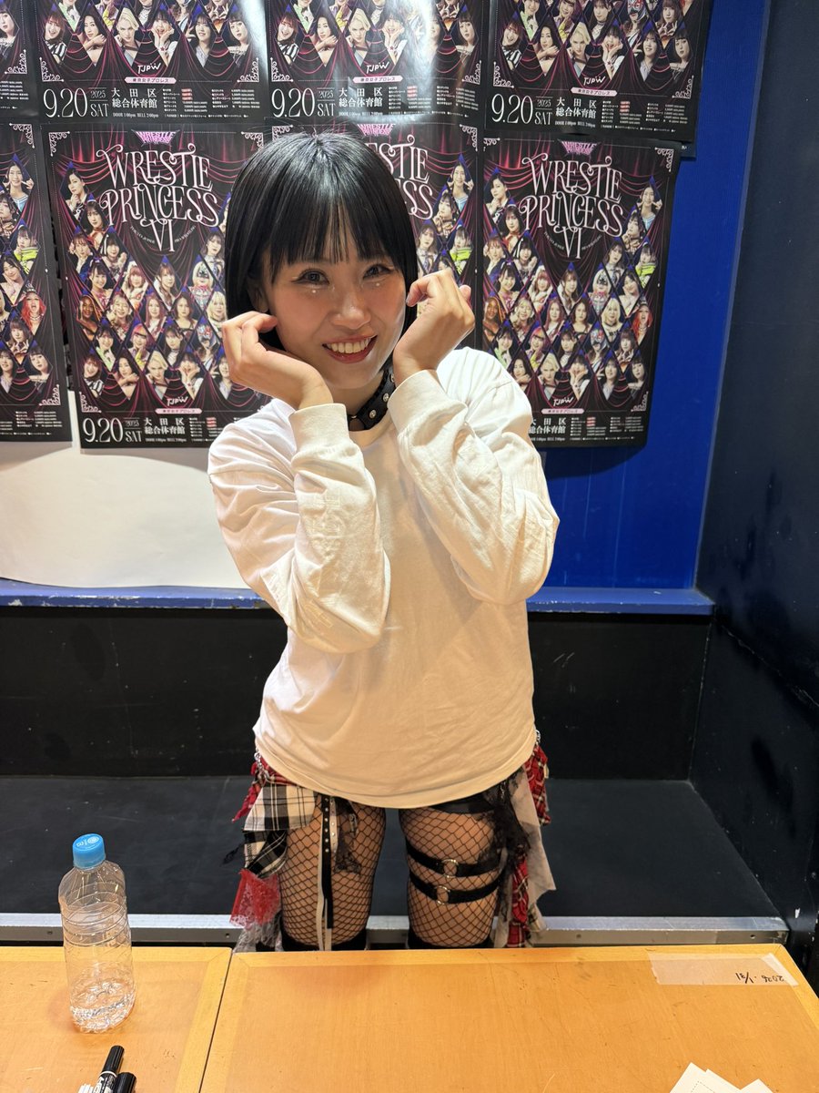 MegaSPS's tweet image. today, @doratles added “16 🤍” on my portrait saying that it’s the we’ve met 16 times! i told her she’s my favorite and she said “really?” pointing to my suzume jersey, luckily i had on a rika shirt! she was surprised i’m going to niigata, rika told me “big love!”
#辰巳リカ
#tjpw