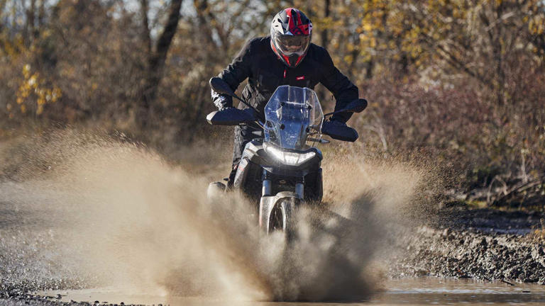 sachi1824's tweet photo. adventure motorcycles The Aprilia Tuareg 660 https://t.co/tpZOQ8qH6w