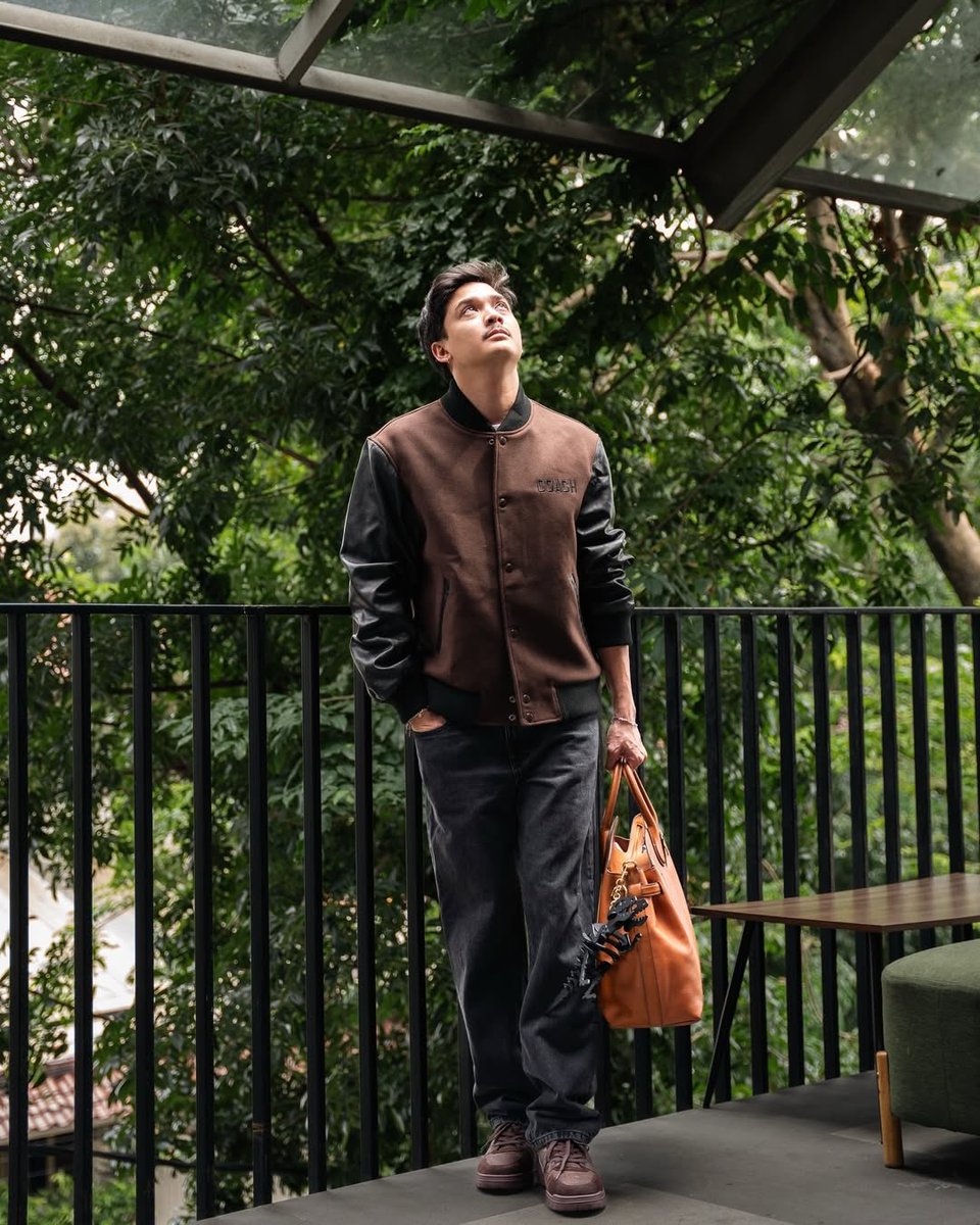 FilmIndoSource's tweet image. Baskara Mahendra swerved for Coach.