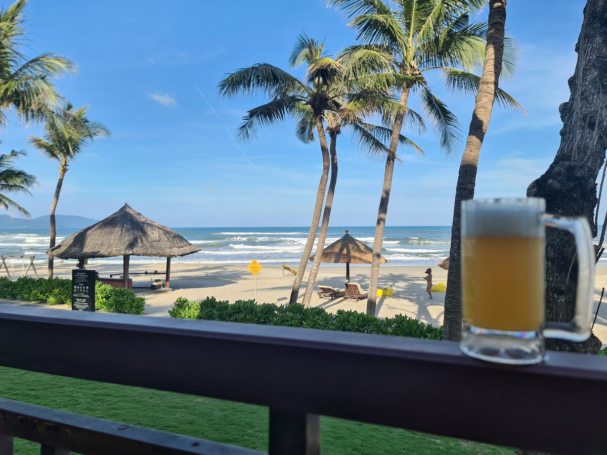 fbib's tweet photo. Relaxing by Danang beach https://t.co/GO4vwrOcwk