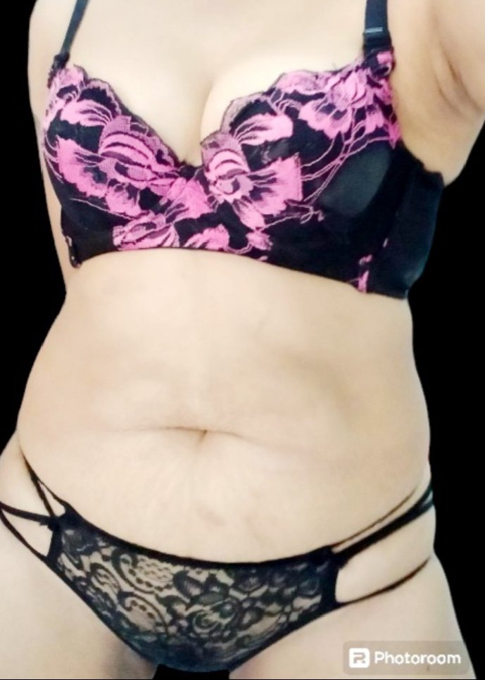 pasarux's tweet image. เห็นหุ่นแบบนี้ ยังโสดนะค่ะ