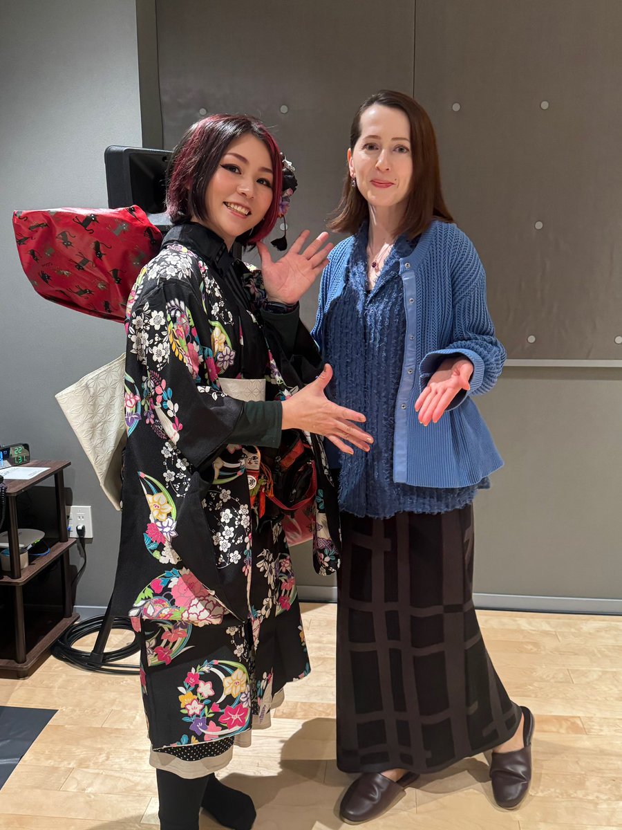 sing_draw_chie's tweet image. 本日は早めにお支度、小椋佳さんのスタジオライブからの荒木町出勤！いつか小椋佳スタジオでライブやりたいなぁ。。😌💕高いんだろうなぁ。。🥺💔ゲストはお久しぶりのナターシャ🩷会いたかったよー🩷
#荒木町 #荒木ちえ #小椋佳