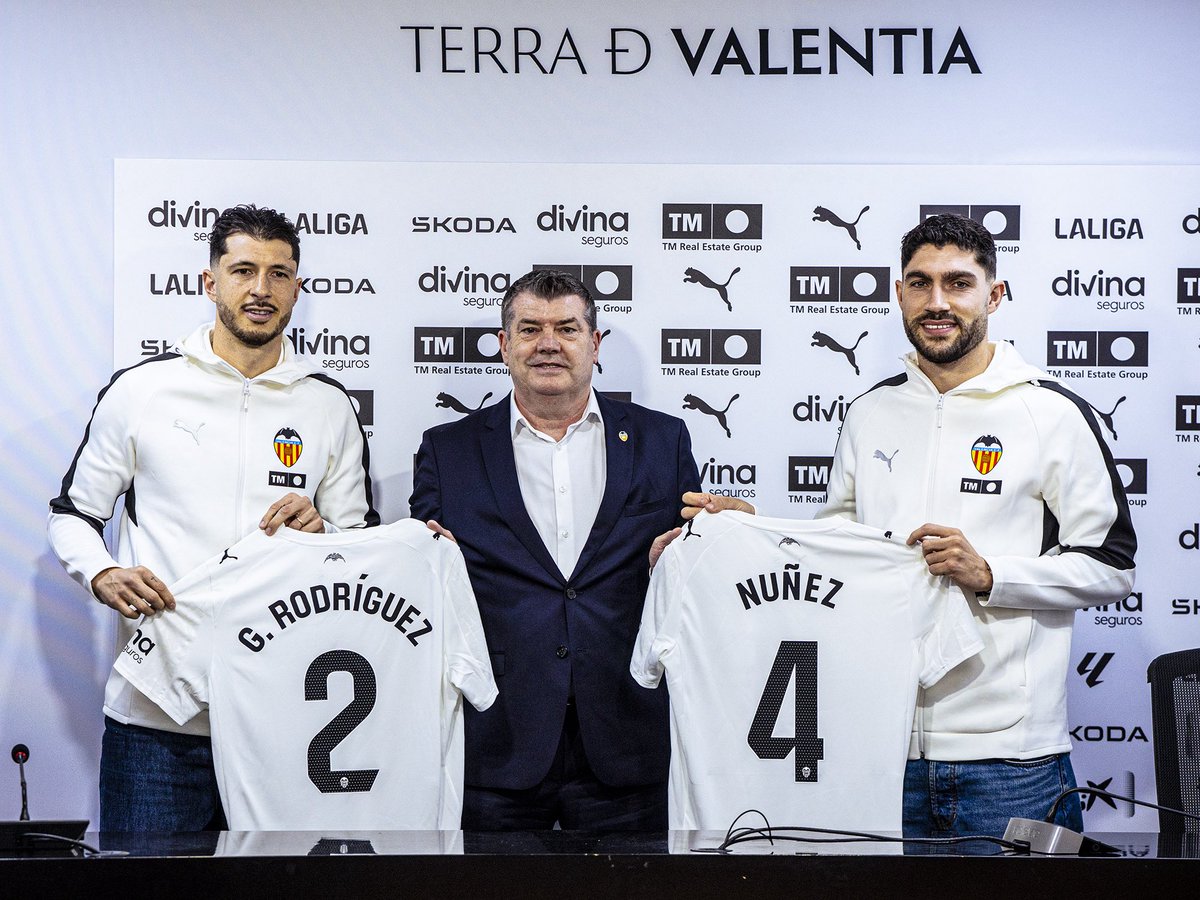 valenciacf's tweet image. ¡Nuestros nuevos 2️⃣ y 4️⃣! 🦇

@Guido_Rodriguez 🤝 @unainunez30