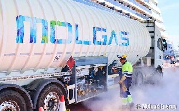 Que portes al camió cisterna?