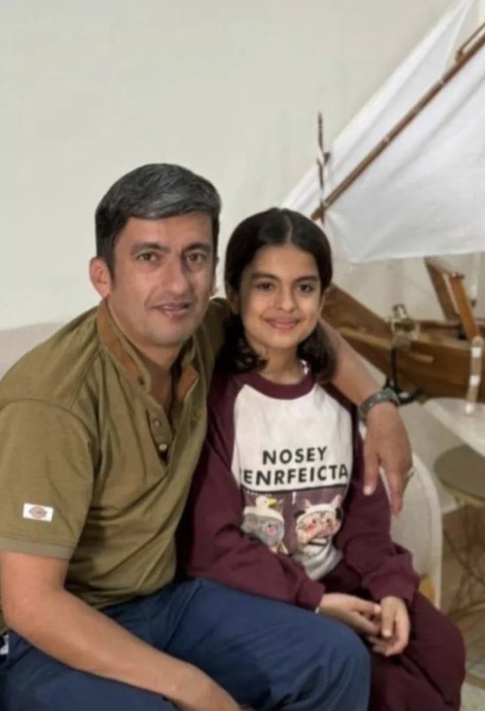 outofken's tweet image. هم‌استانی ما گمنام مونده، گفتن درباره‌اش بنویسیم. ناخدا #محمود_قاسمی، ۴۳ ساله، پدر دو دختر نازنین، که در جریان اعتراضات جمعه ۱۹ دی‌ماه در شهر بوشهر با شلیک گلوله‌ جنگی کشته شد.

#IranMassacre #IranRevolution2026