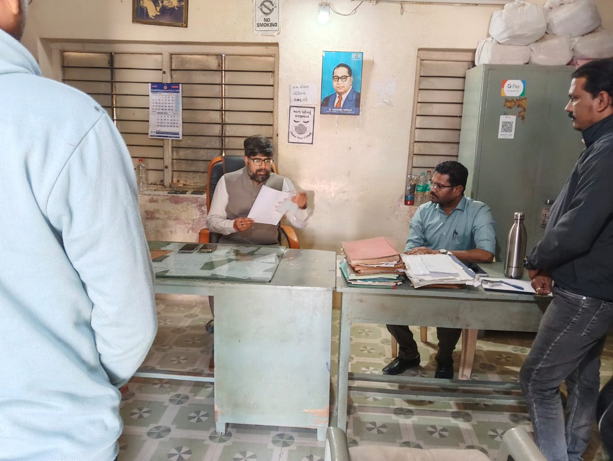 આજરોજ પ્રાંત અધિકારી સાવરકુંડલા દ્વારા લીલીયા તાલુકા ના મોજે. સલડી ગામે ઍ ફોર્મ ભરવામા આવ્યું. ગ્રામ પંચાયતનીમુલાકાતલઈ ગ્રામસચિવાલયનેલગતકામગીરીનીસમીક્ષાકરી જરૂરીસૂચનોકરવામાં આવ્યા.ગ્રામ લોકો આગેવાનો સાથેવિવિધપ્રશ્નોબાબતેસંવાદ કરવામાં આવ્યો.<a href="/CMOGuj/">CMO Gujarat</a> <a href="/revenuegujarat/">Revenue Dep. Gujarat</a> <a href="/CollectorAmr/">Collector & DM Amreli</a>