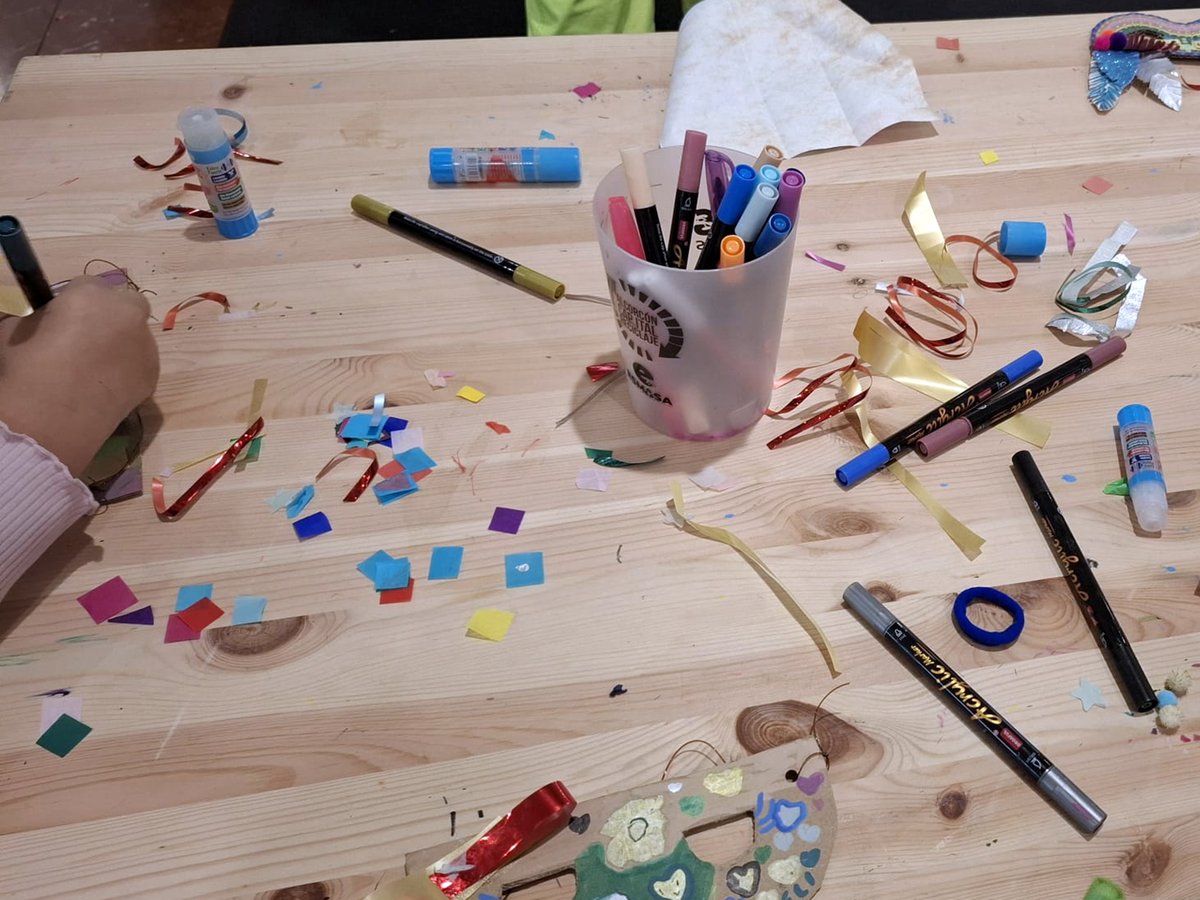 🔙 Este lunes, fue el Día Mundial de la Edudación Ambiental

♻️ Y en <a href="/EsmasAlcorcon/">ESMASA Alcorcón</a> organizamos un taller de reciclaje, junto a TresAguas y <a href="/AlcorconEduca/">Concejalía de Educación</a>

🎭 Los alumnos hicieron máscaras de Carnaval, con materiales reciclados

📰 Toda la información 👇

esmasalcorcon.com/portfolio-item…