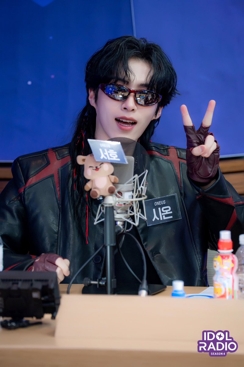 idolradiokorea's tweet photo. @official_ONEUS [#아이돌라디오4 앨범 260128]

EP#193 아돌라랑 원어스랑 다같이 Grenade Grenade Grenade💣 (스페셜 DJ 건희)

(환호 플리즈) 섹시를 담당하고 싶은 섹시 결정체 막내, 천상 아이돌🌙 #시온

@official_ONEUS

#MBC #IDOLRADIO #아이돌라디오 #원어스 #ONEUS #原 #Grenade https://t.co/JKsmxs2QO0