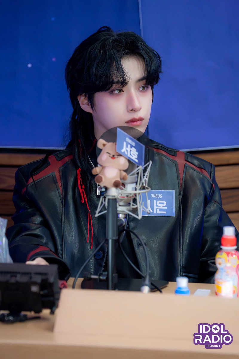 idolradiokorea's tweet photo. @official_ONEUS [#아이돌라디오4 앨범 260128]

EP#193 아돌라랑 원어스랑 다같이 Grenade Grenade Grenade💣 (스페셜 DJ 건희)

(환호 플리즈) 섹시를 담당하고 싶은 섹시 결정체 막내, 천상 아이돌🌙 #시온

@official_ONEUS

#MBC #IDOLRADIO #아이돌라디오 #원어스 #ONEUS #原 #Grenade https://t.co/JKsmxs2QO0