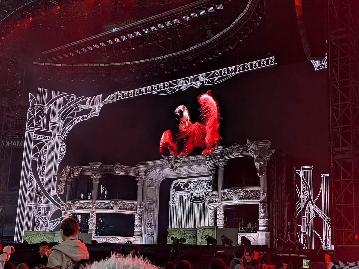 BBJ922's tweet photo. 先日もう一人の推し、ガガ様のライブへ

一般購入で幸運にもAブロック。
通路隣はVIP席と良席運使ってしまいました。 https://t.co/cwoUmZr0ZA