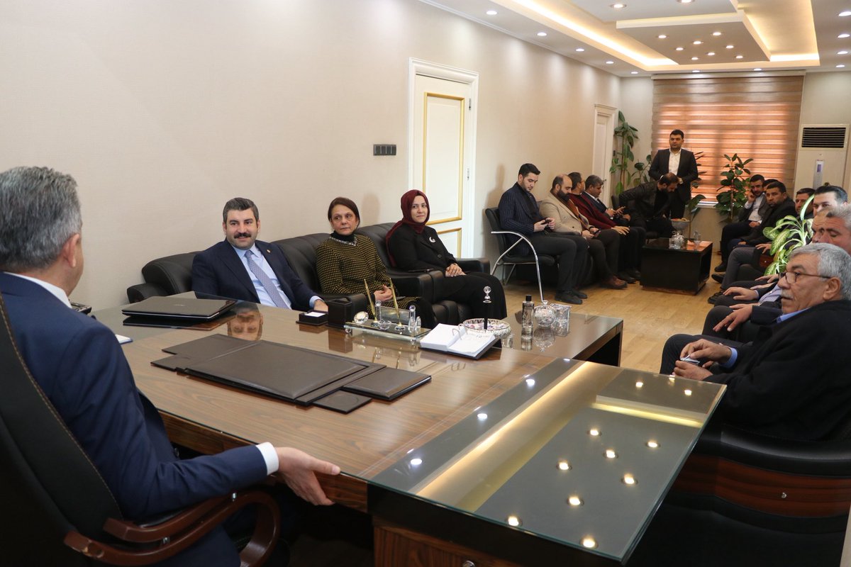 AK Parti Şanlıurfa İl Başkanlığımızı ziyaret ederek; İl Başkanımız Mehmet İlhami Günbegi, Kadın Kolları Başkanımız Zehra Ay, Gençlik Kolları Başkanımız Furkan Küçük ve Yönetim Kurulu Üyelerimizle bir araya geldik. 

Teşkilatımızın yürüttüğü çalışmalar ve önümüzdeki döneme dair