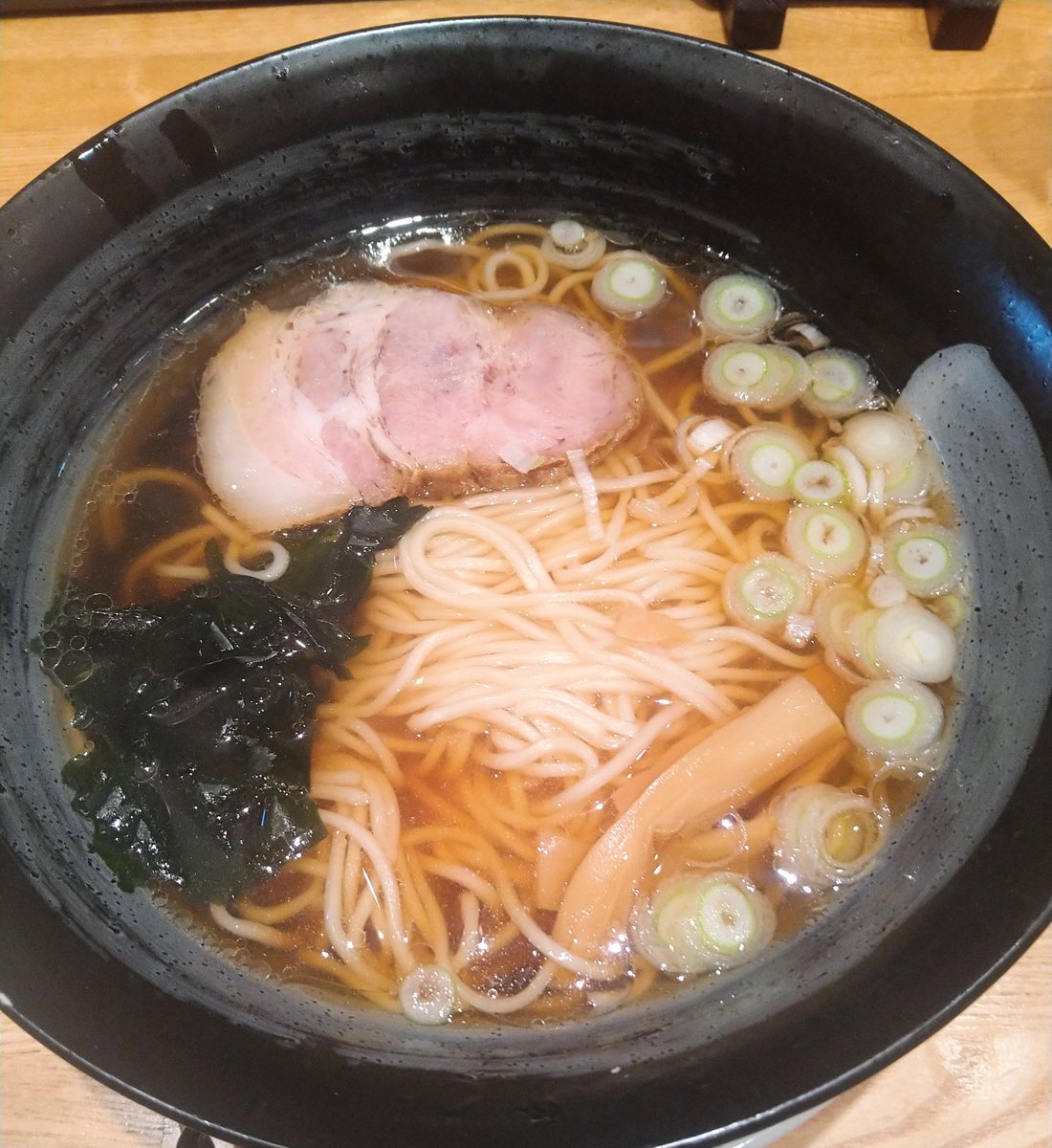 tsunotch20's tweet photo. 初めてのお店で町中華の王道、ラーメン炒飯餃子！これで1000円はコスパ良い！ https://t.co/2NDU9WMMVd