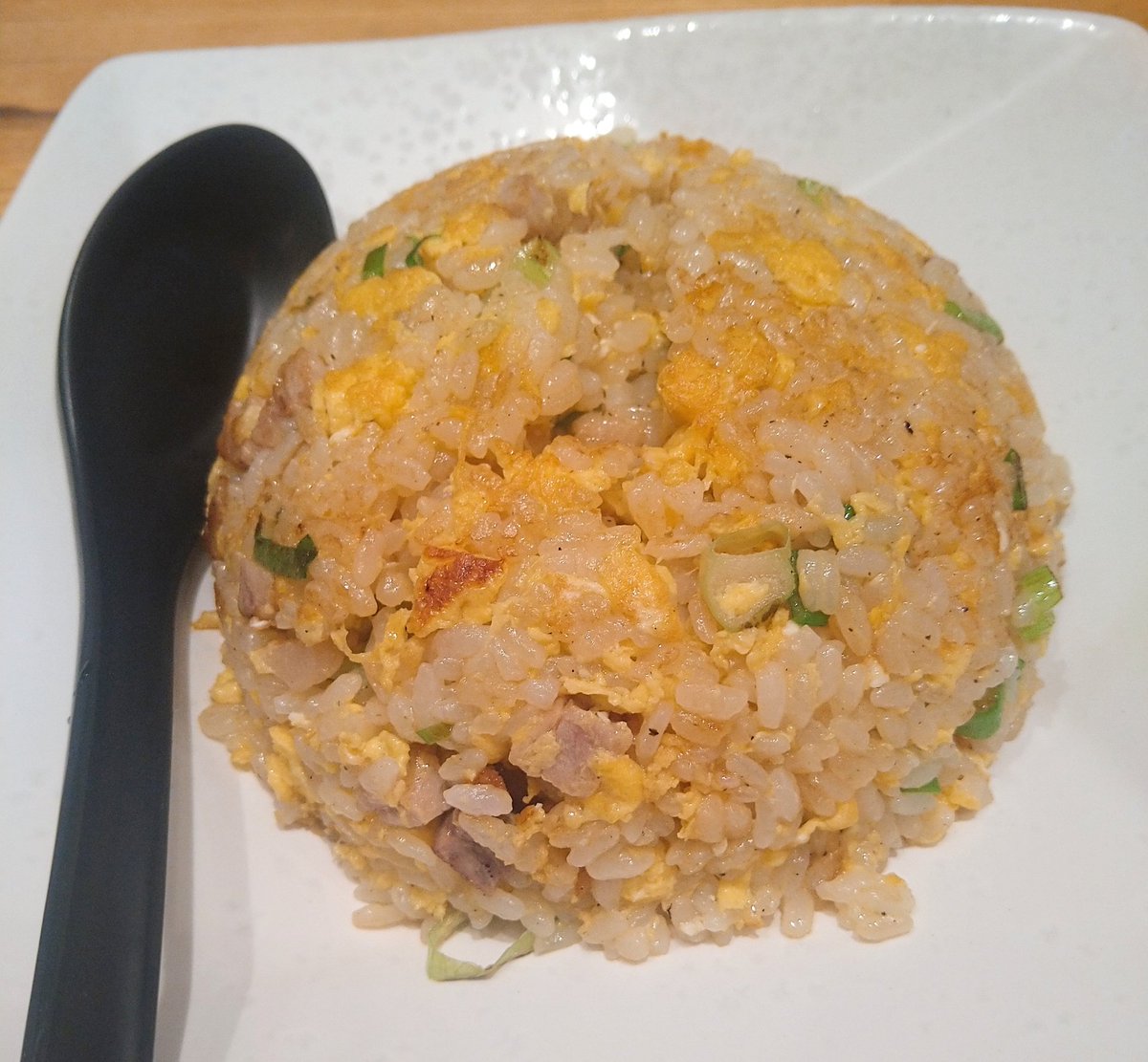 tsunotch20's tweet photo. 初めてのお店で町中華の王道、ラーメン炒飯餃子！これで1000円はコスパ良い！ https://t.co/2NDU9WMMVd
